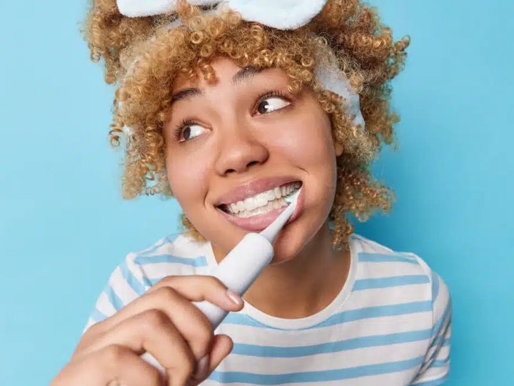 Чим небезпечне відбілювання зубів вдома