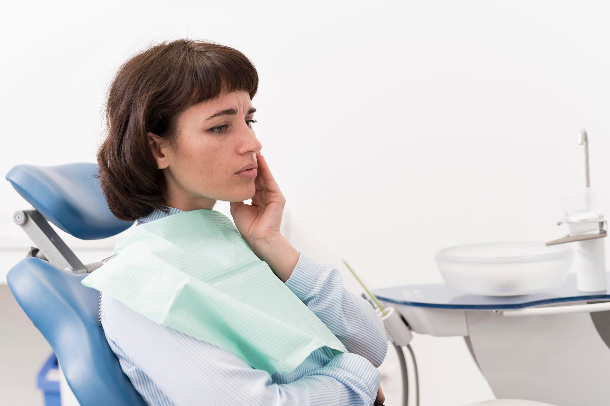 Female Patient Having Toothache Dentist S Office 2048x1363